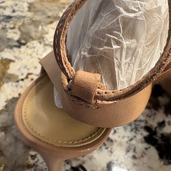 NIB - Michael Kors Thalia Leather Sandal - SZ 9 - Picture 5 of 17